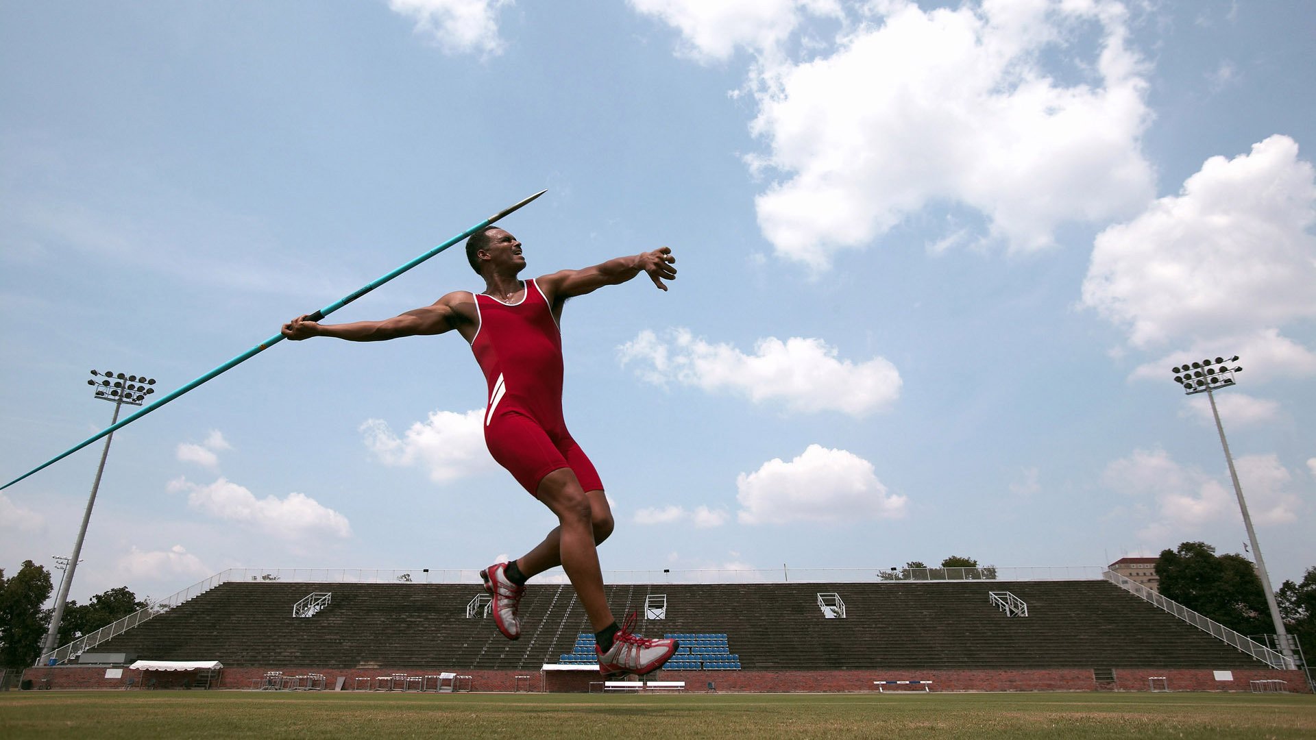 篮球场地智能维护机器人首次实地测试，智能化篮球场